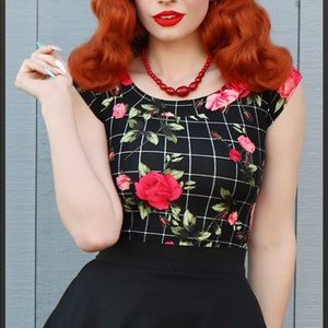 Retrolicious Boat Neck Top in Grid Floral XS